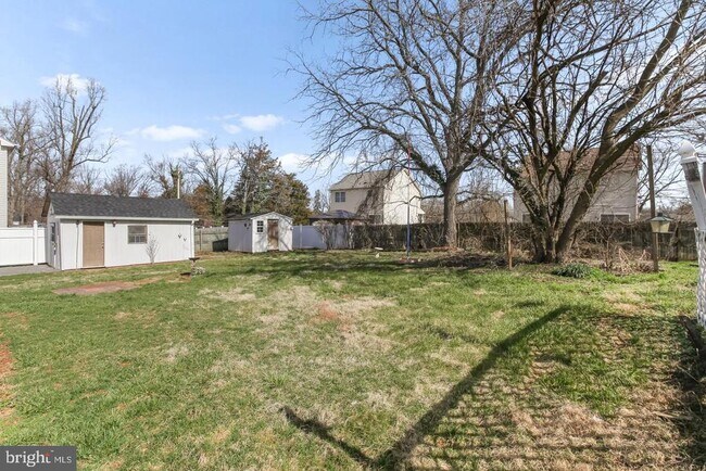 Building Photo - 6613 Fairmount Ave