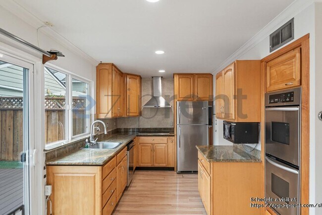 Building Photo - 843 Peary Ln