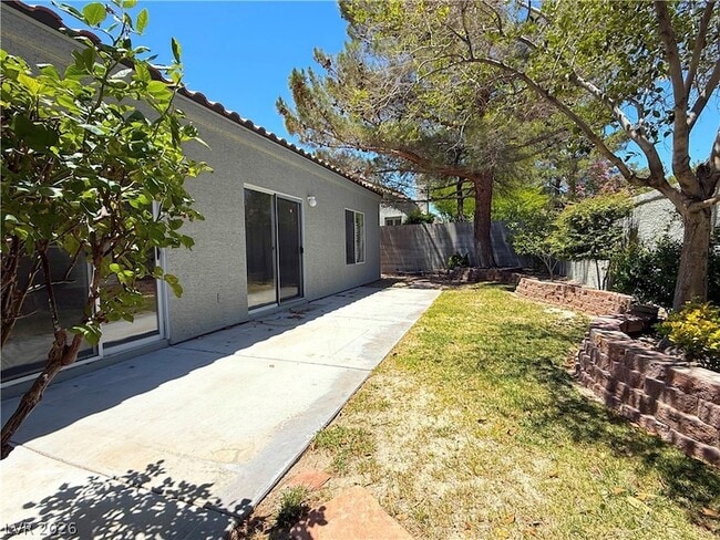 Building Photo - 9824 Garamound Ave