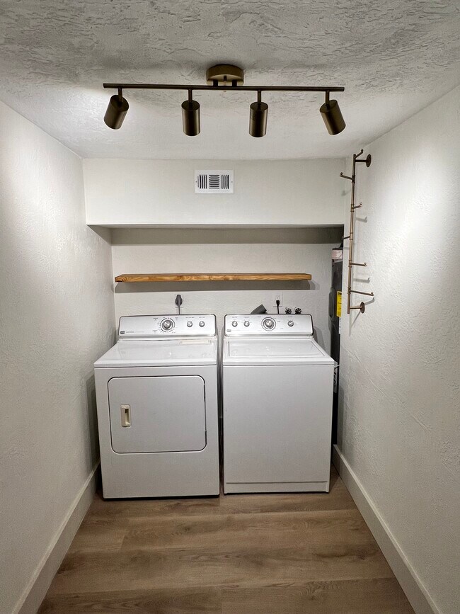 Building Photo - 5137 Dartmouth Ave N