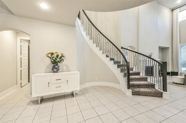 Building Photo - 16526 Whiteoak Canyon Dr