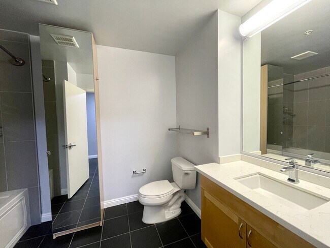 Building Photo - Amazing Studio 2 blocks from Petco Park w/...