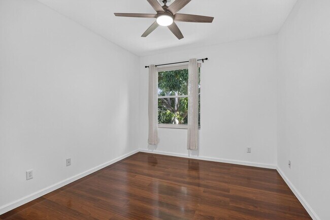 Building Photo - 9479 Sedgewood Dr