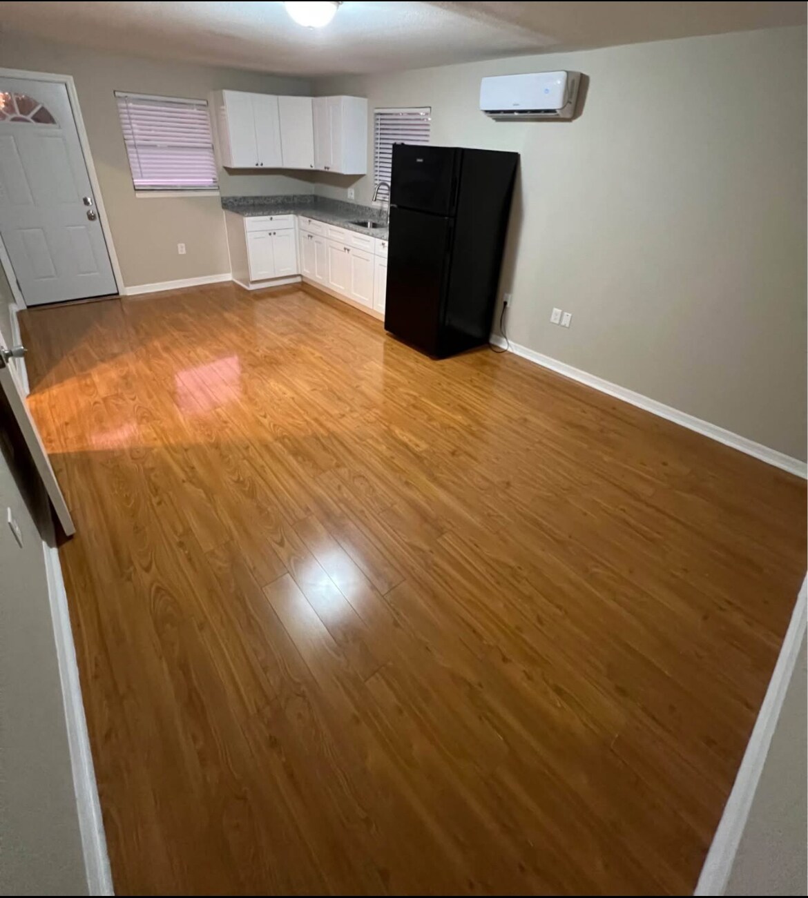 Building Photo - 7605 Bergamot Dr