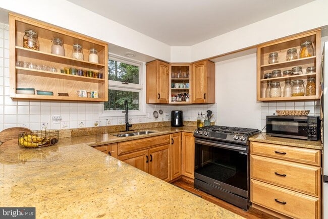 Building Photo - 1800 Lark Ln