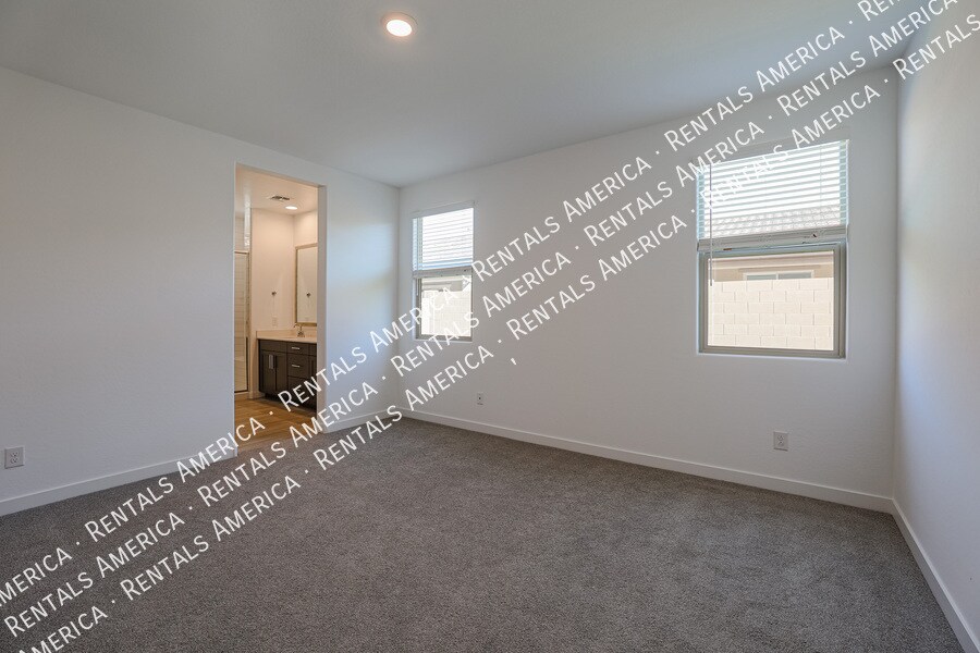 Building Photo - 9002 W Rancho Dr