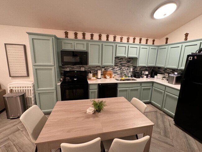 Building Photo - 732 Gold Beach Dr