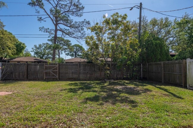Building Photo - 3/2 Ranch with great outdoor space