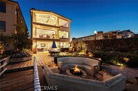 Building Photo - 900 E Balboa Blvd