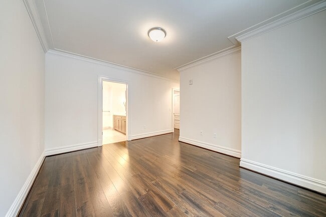 Building Photo - 6900 Fleetwood Rd