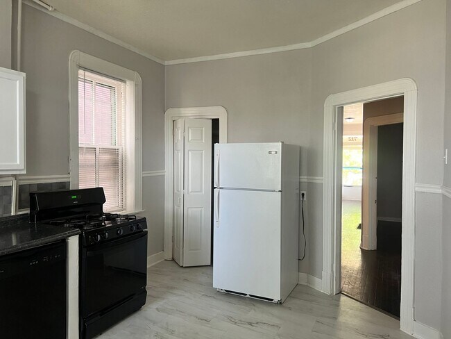 Building Photo - Dover