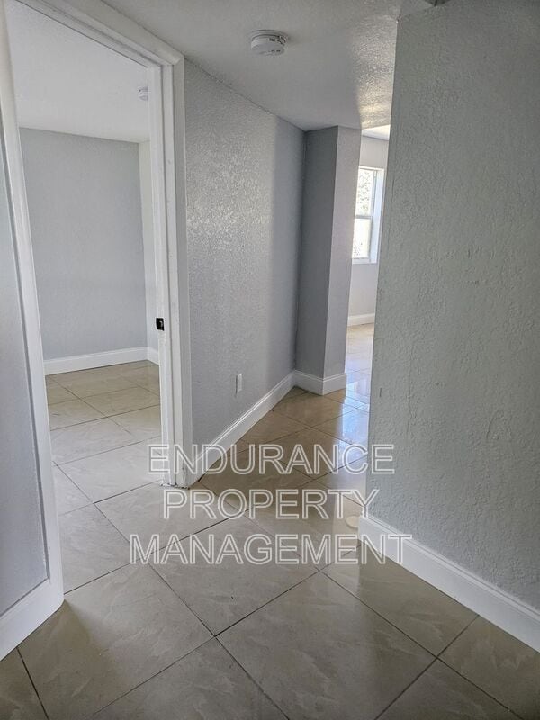 Building Photo - 809 W 5th St