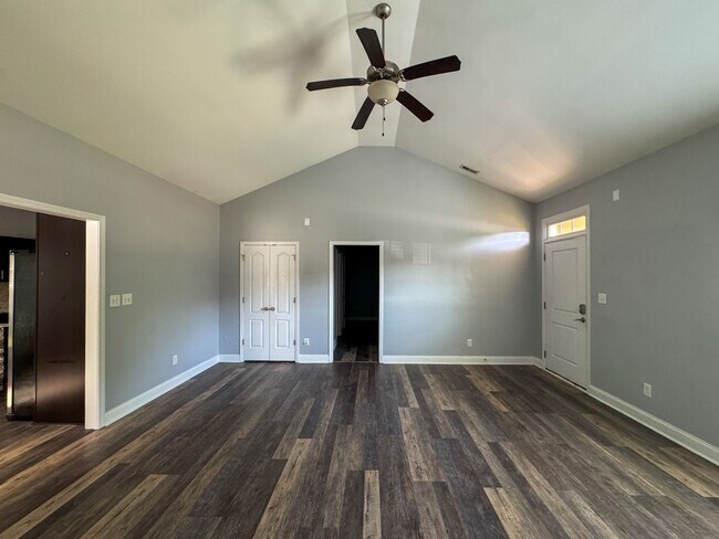 Building Photo - Attractive 3 Bed 2 Bath Home in Westgate