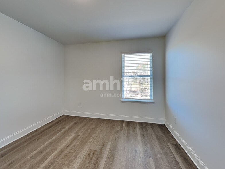 Building Photo - 510 Pointe Dr