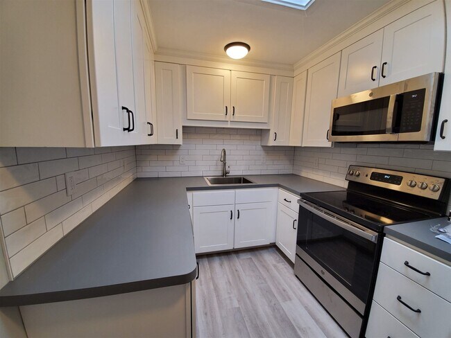 Building Photo - 444 Lafayette Rd