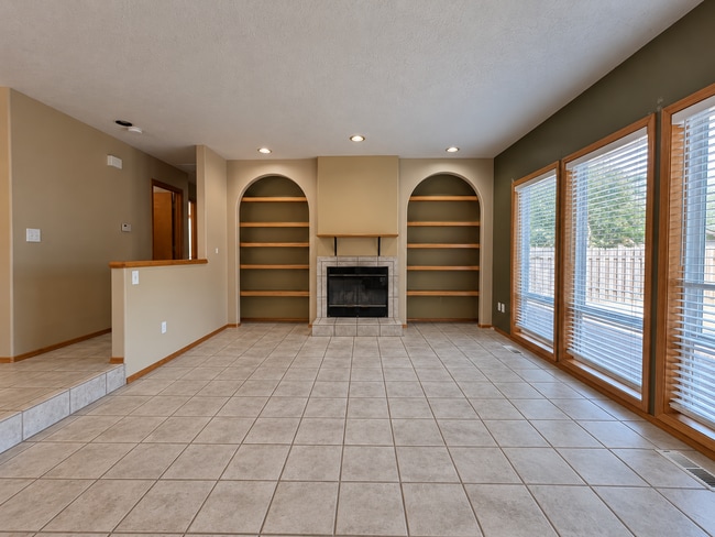 Building Photo - 17027 SW Lynnly Way