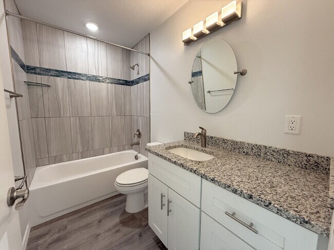 Building Photo - Waterfront 3 bedroom townhome with dock!