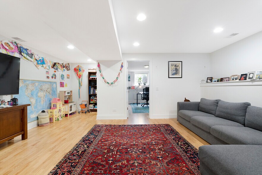 Building Photo - 4532 N Damen Ave