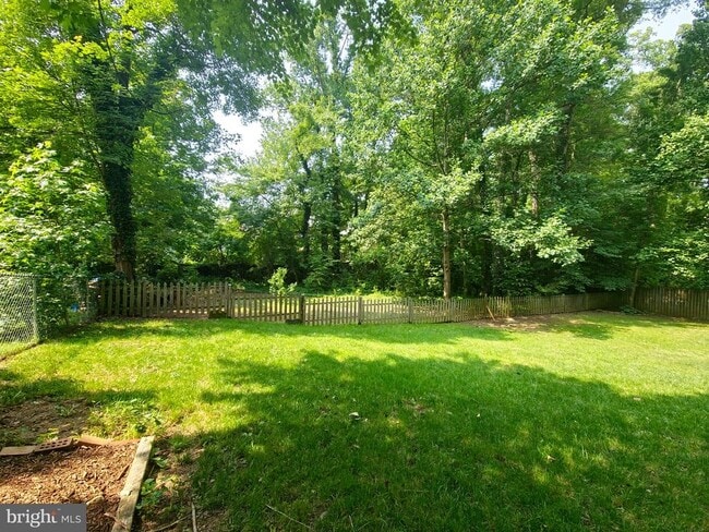 Building Photo - 4021 Laurel Rd