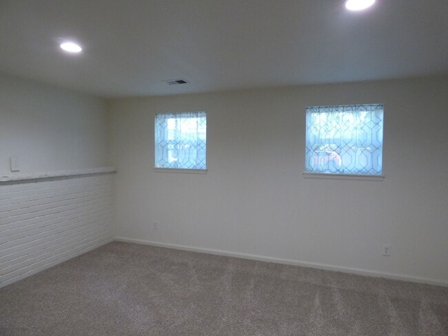 Building Photo - Tri-Level Home in North Longmont