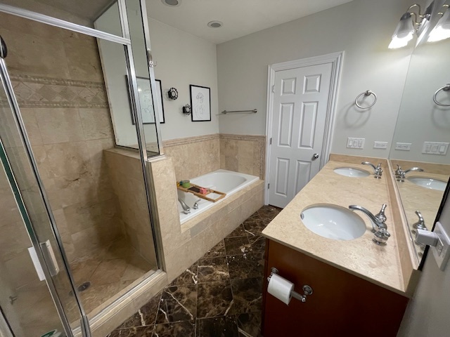 Master bathroom - 1711 S Racine Ave