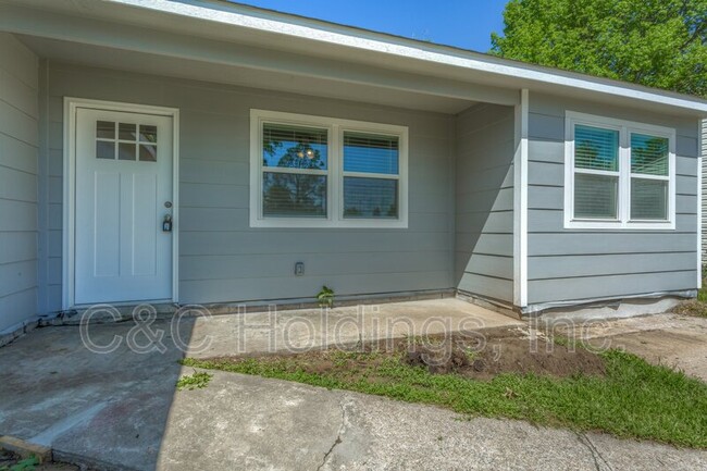 Building Photo - 104 S 195th E Ave