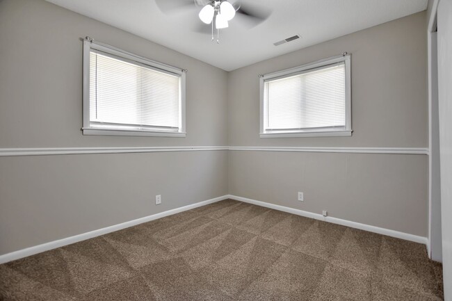 Building Photo - Pet Friendly Three Bedroom!