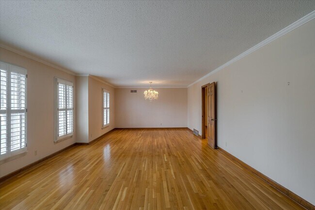 Building Photo - 356 Perkins Extd