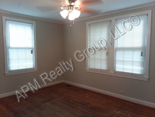 Building Photo - Updated Rosewood home!