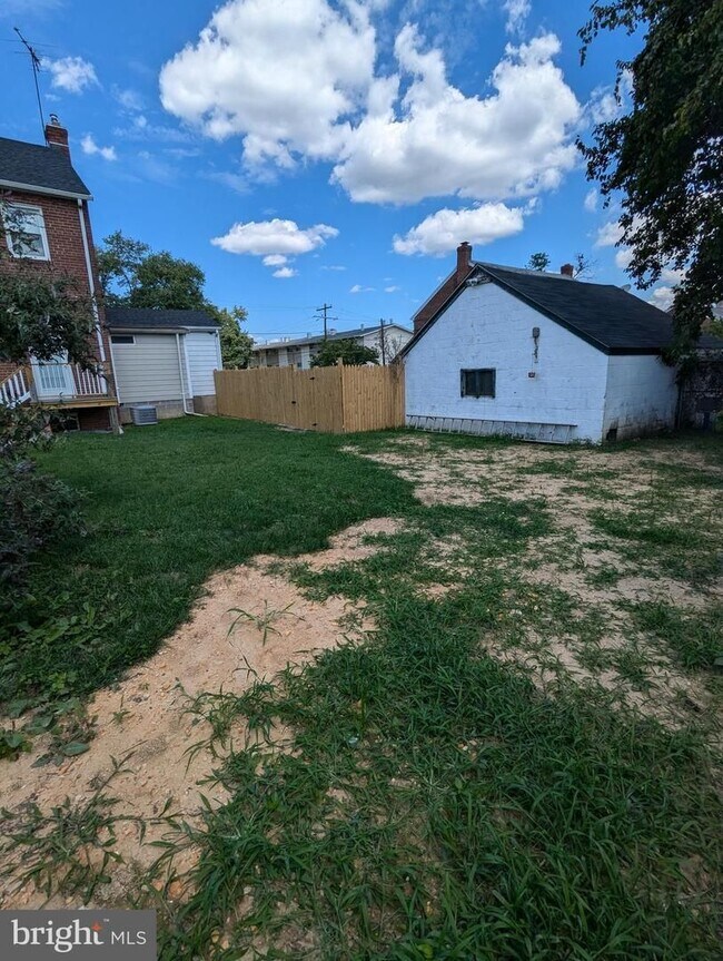 Building Photo - 3203 Sycamore Ln