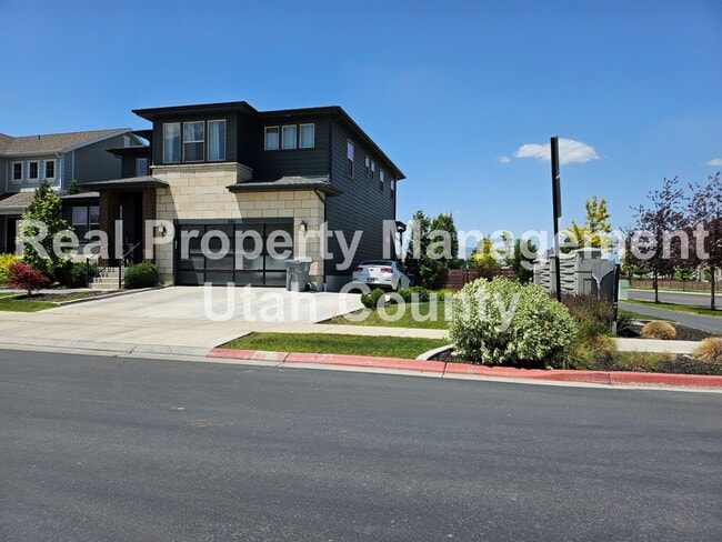 Building Photo - Vineyard apartment With Private yard