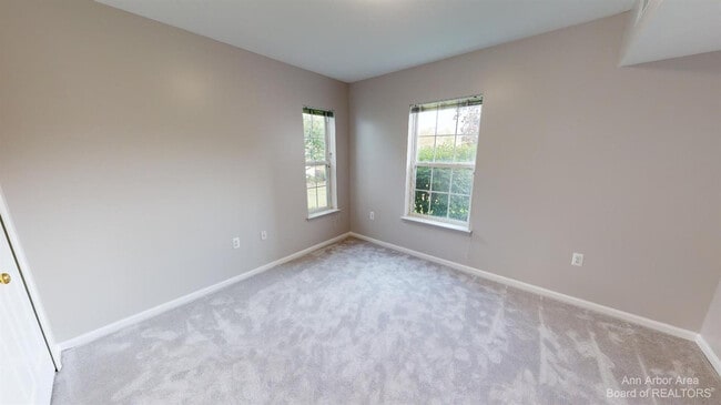 Building Photo - 2666 S Knightsbridge Cir
