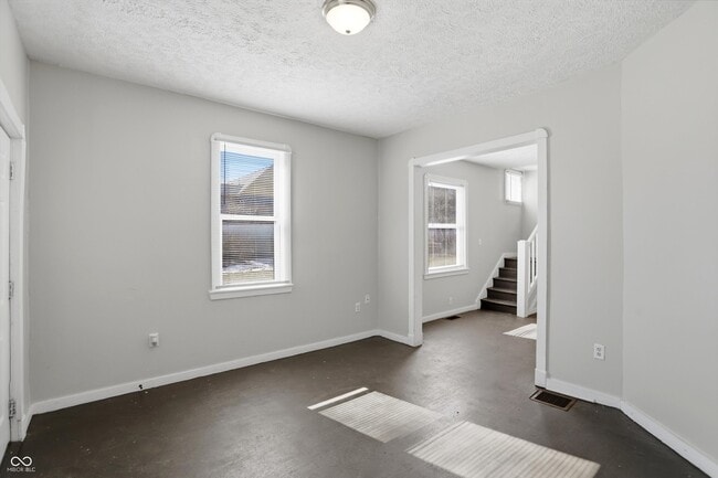 Building Photo - 510 N Beville Ave