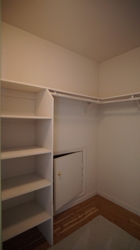 Building Photo - 1323 Chessington Dr