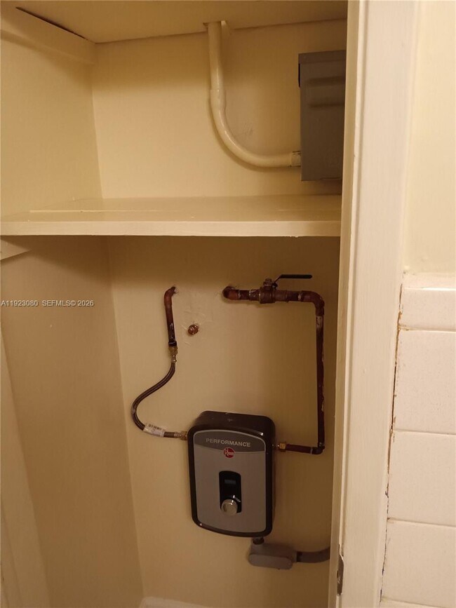 Building Photo - 5861 NE 18th Ave