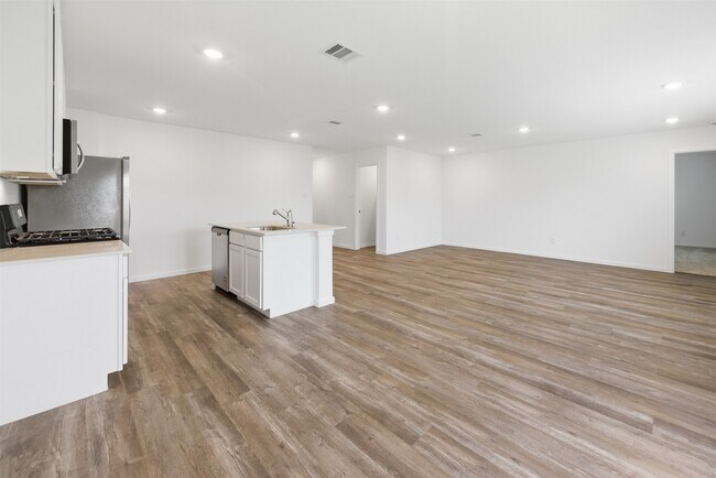 Building Photo - 40810 Hawthorne Glades St