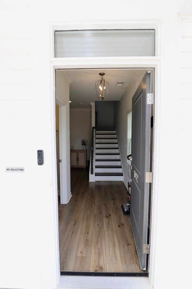 Building Photo - 1052 Ashcroft Cir