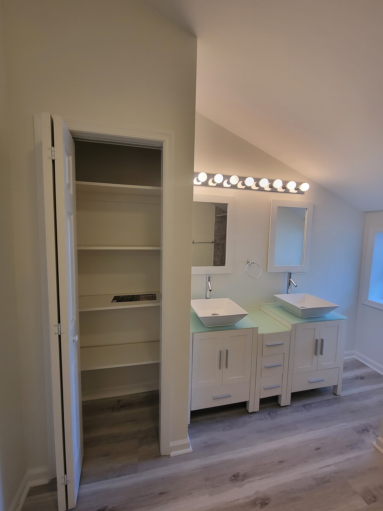 Full Bathroom 2 - 2316 Cambridge St