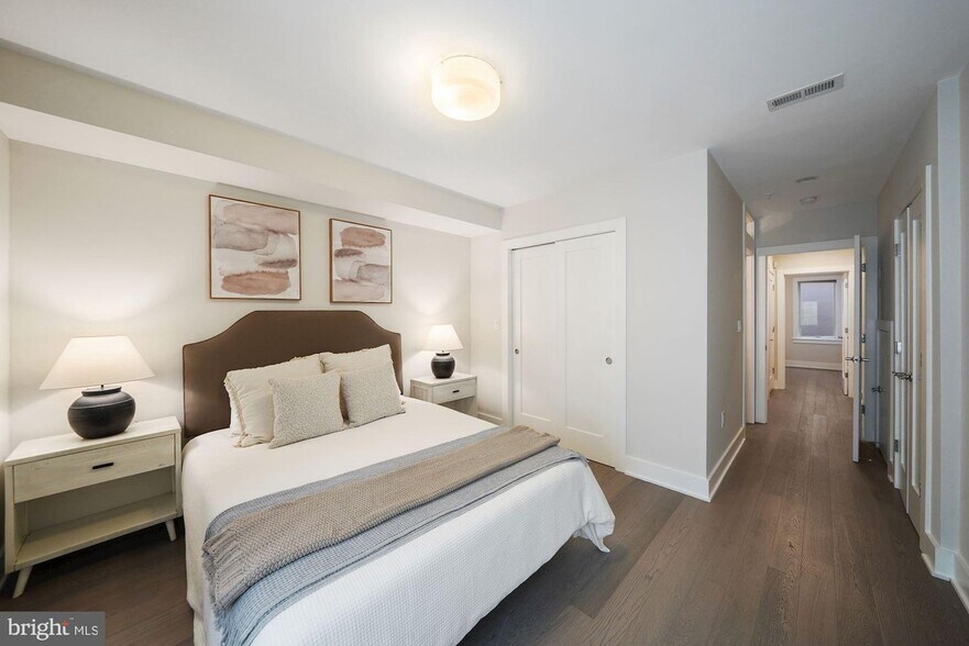 Building Photo - 703 Newton Pl NW