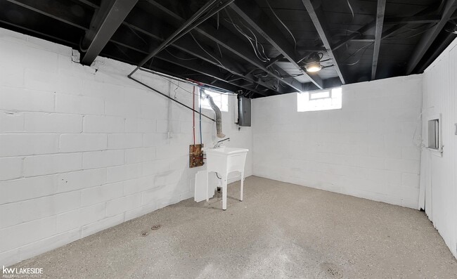 Building Photo - 14024 Grandville Ave