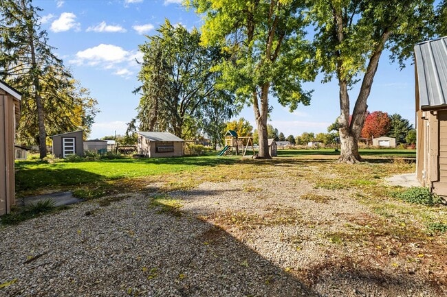 Building Photo - Charming Country Home on 1 Acre – 2 Bed, 1...