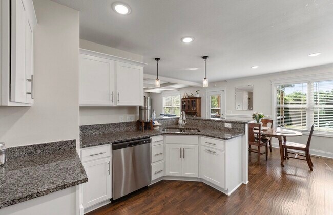 Building Photo - 1328 Sussex Dr