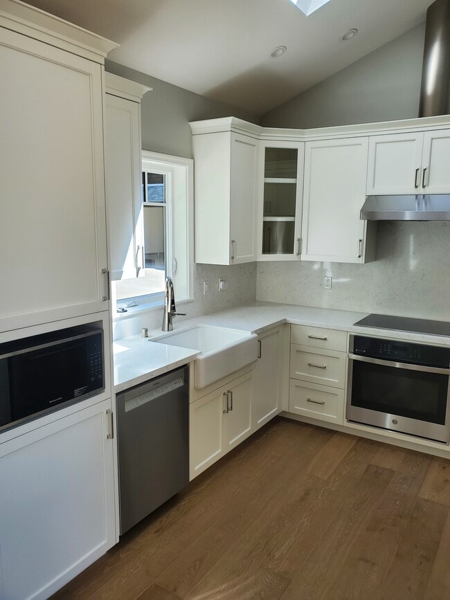 Building Photo - 54 Stratford Rd