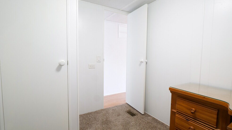 2ND BEDROOM - 209 50th Avenue Plz E