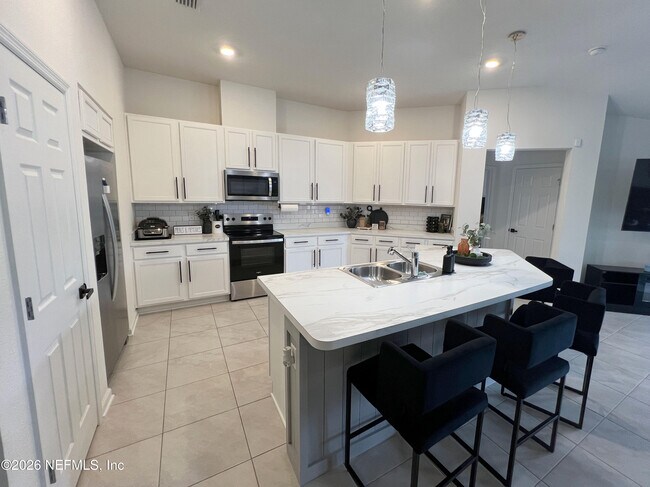 Building Photo - 7223 Hawkes Bnd St