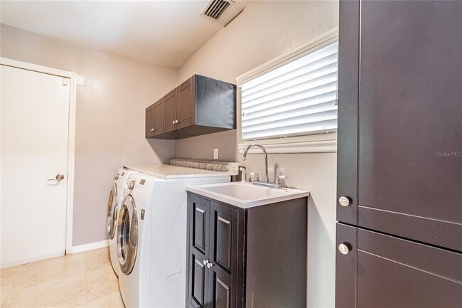 Building Photo - 303 Wildwood Way