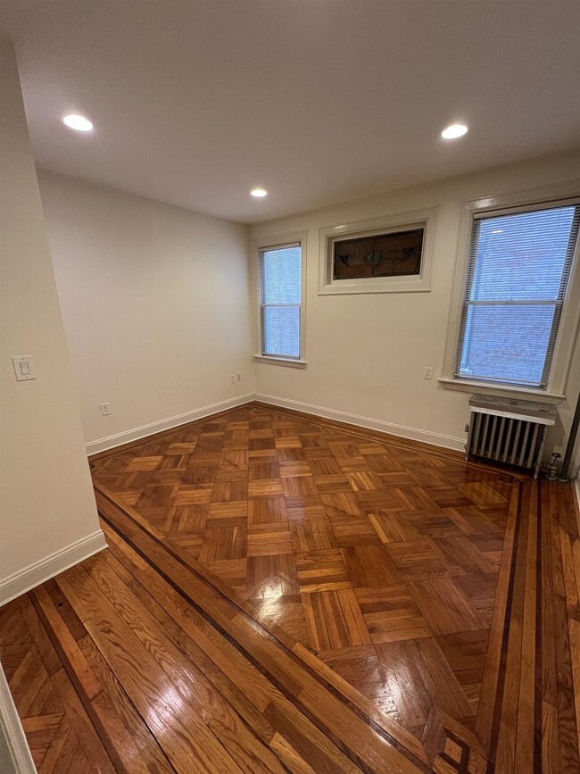 Building Photo - 96 Bartholdi Ave