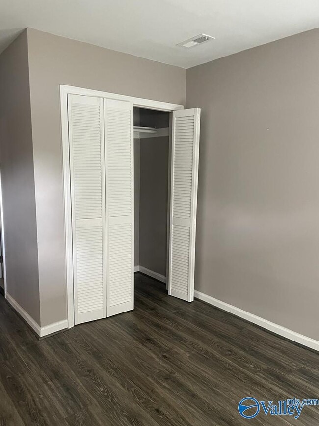 Building Photo - 2108 Pulaski Pike NW