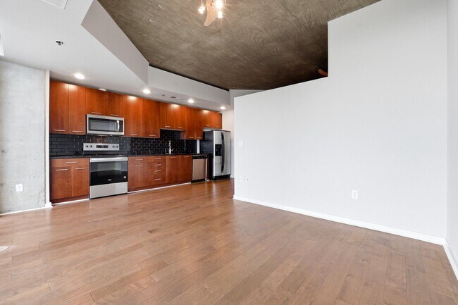 Building Photo - One bedroom condo located in heart of Buckhead!