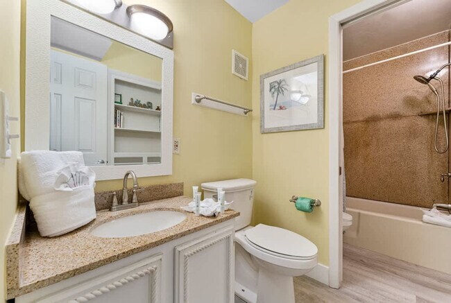 Building Photo - 8743 Thomas Dr